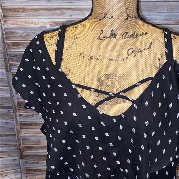 Torrid Blouse.         M703 - Picture 4 of 7